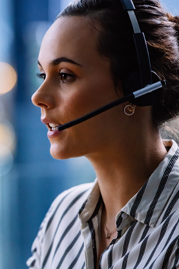 Contact center employee speaking to customer